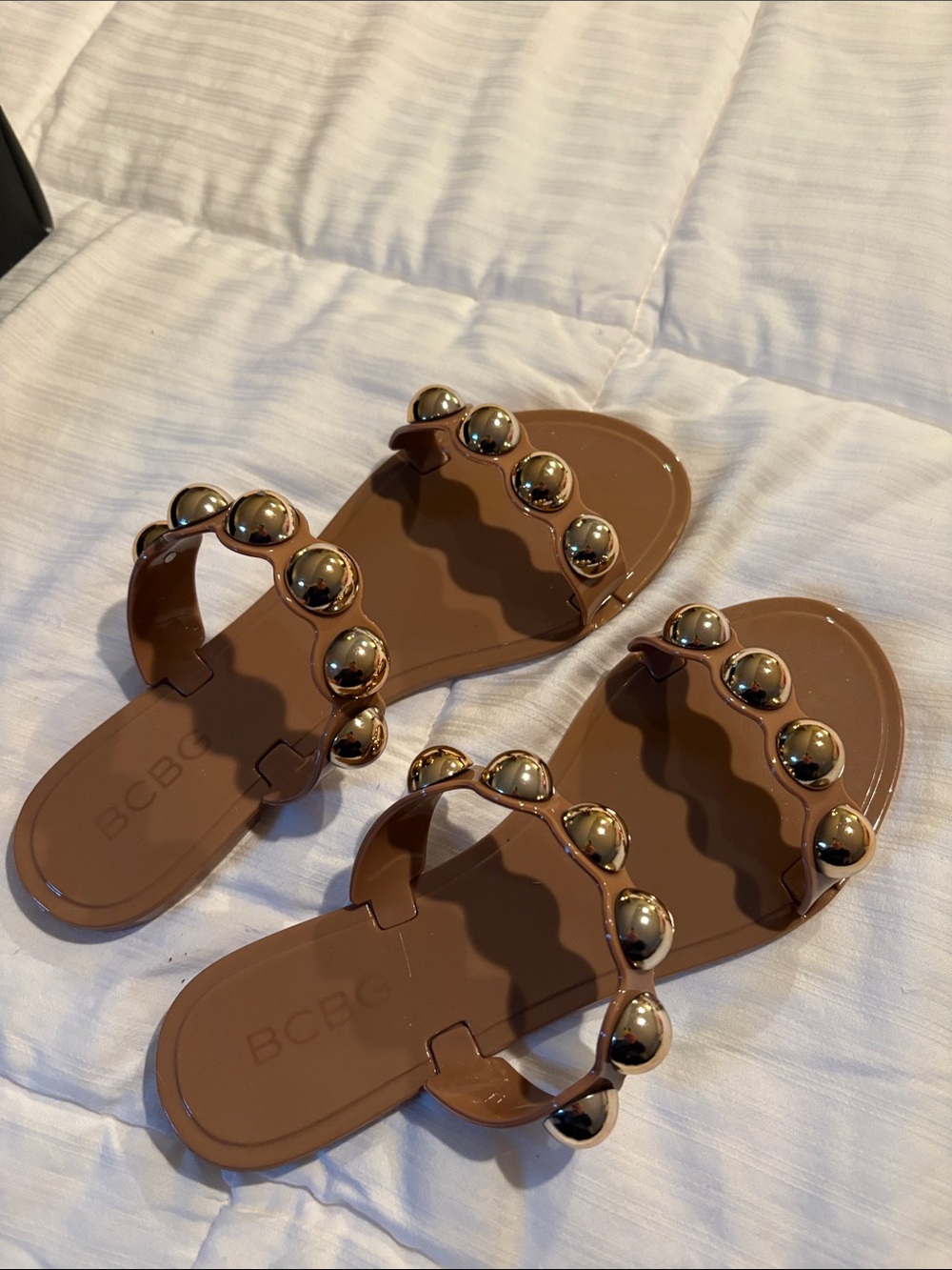 BCBG Nicola Slide Sandals in Mocha Mousse